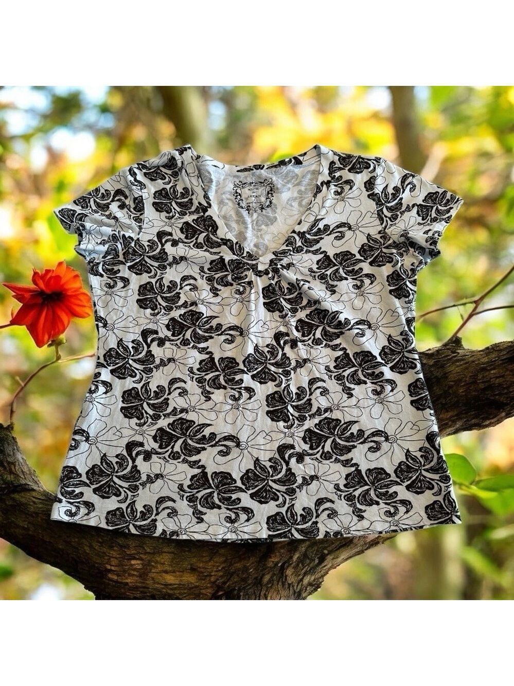 Nick & Sarah Hippie Tee Shirt Womens L WHITE w/ BROWN Flowers Short Cap Sleeves